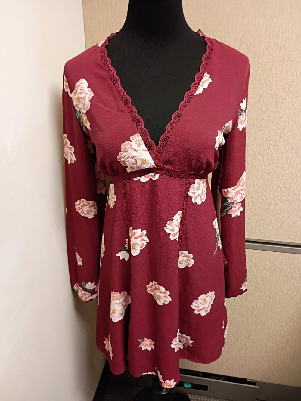 C18 NWT Onetheland Burgundy Floral Dress Size M